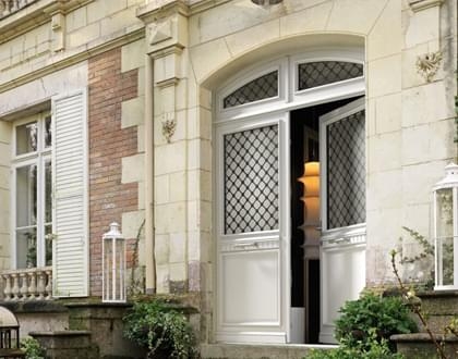 Partenaire Arcades et Baies, pose de porte d'entrée bois, pvc et alu, porte bois, pvc et alu vitrée, porte bois, pvc, alu avec volet roulant